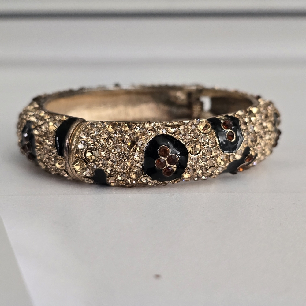 Vintage Rhinestone & Enamel Hinged Bangle Bracelet Gold Tone - Picture 7 of 9